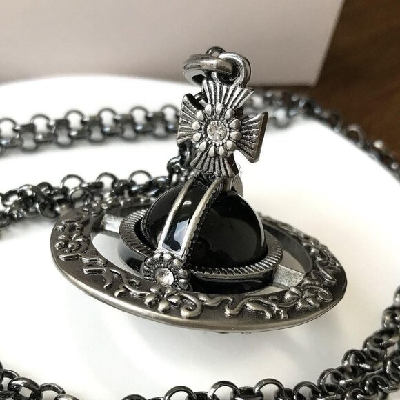Vivienne Westwood Jewelry - Vivienne Westwood Small Orb Necklace Flower Black Gunmetal 4.5 In Box/Drawstring